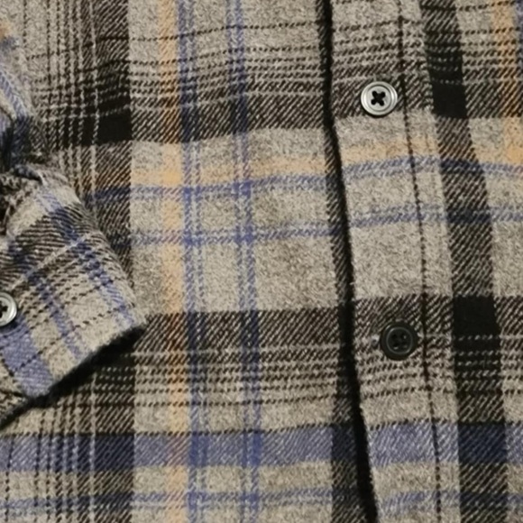 Falls Creek Men’s Size Large Heavy Black/Gray Button Down Flannel Shirt EUC - Picture 3 of 5